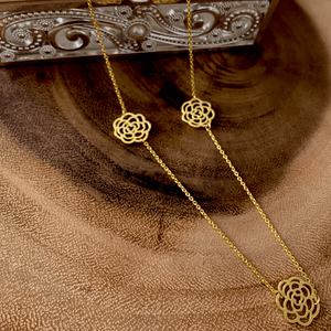 Sabyavi Pendant Gold Floral Fashion Neck Chain