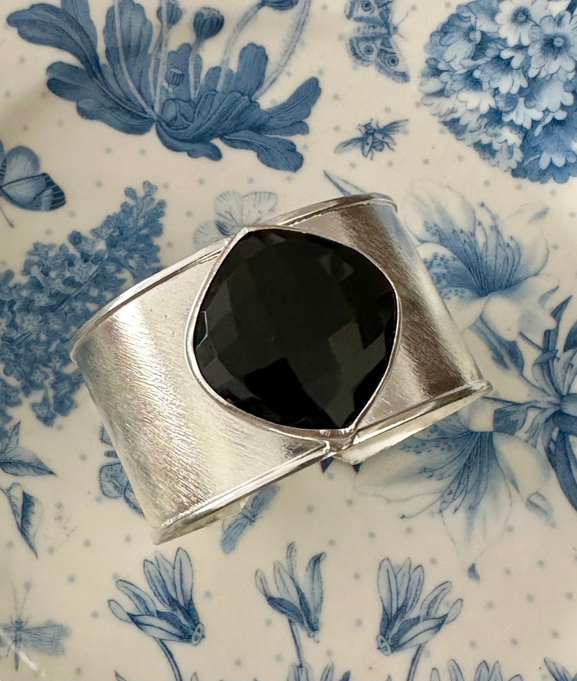 Sabyavi Bracelet Black Onyx Plated Fashion Cuff Bracelet