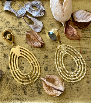 Sabyavi Earrings Gold Labradorite Beaten-Effect Fashion Hoops